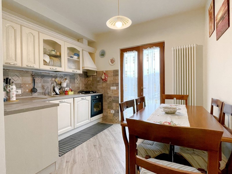 Casa Semi Indipendente in Vendita a Castelnuovo di Garfagnana, 180'000&euro;, 155 m²