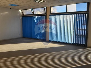 Immobile commerciale in Affitto a Castelvetrano, 3'900&euro;, 324 m²