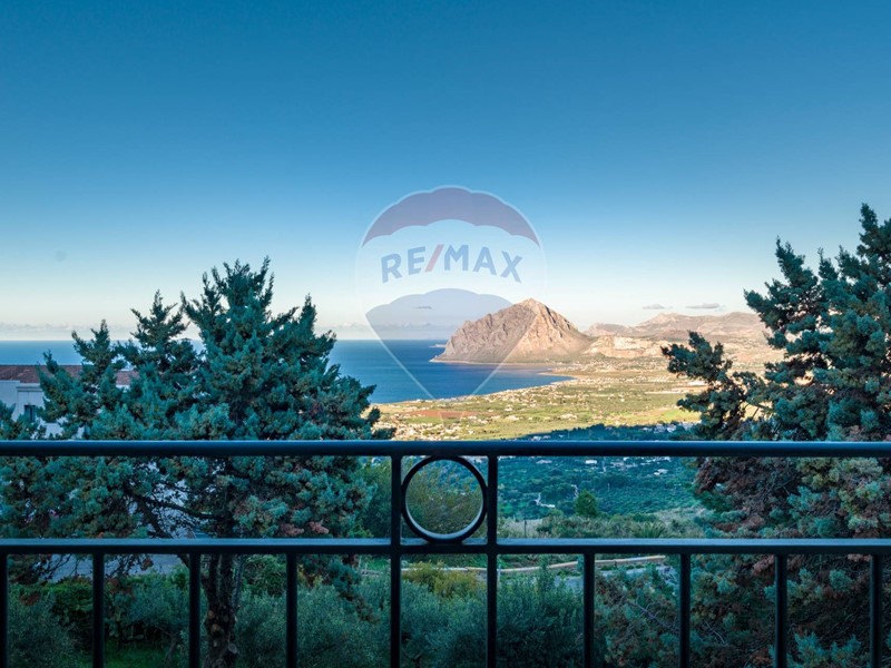 Villa in Vendita a Erice, 499'000&euro;, 300 m²