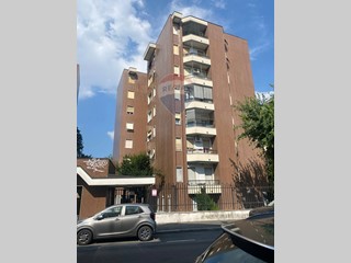 Trilocale in Vendita a Milano, 290'000&euro;, 97 m²
