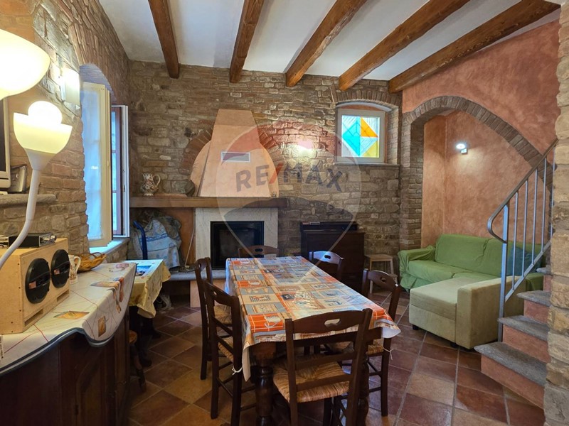 Casa Semi Indipendente in Vendita a Rovescala, 124'000&euro;, 141 m²