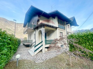 Villa in Vendita a Piario, 295'000&euro;, 300 m²