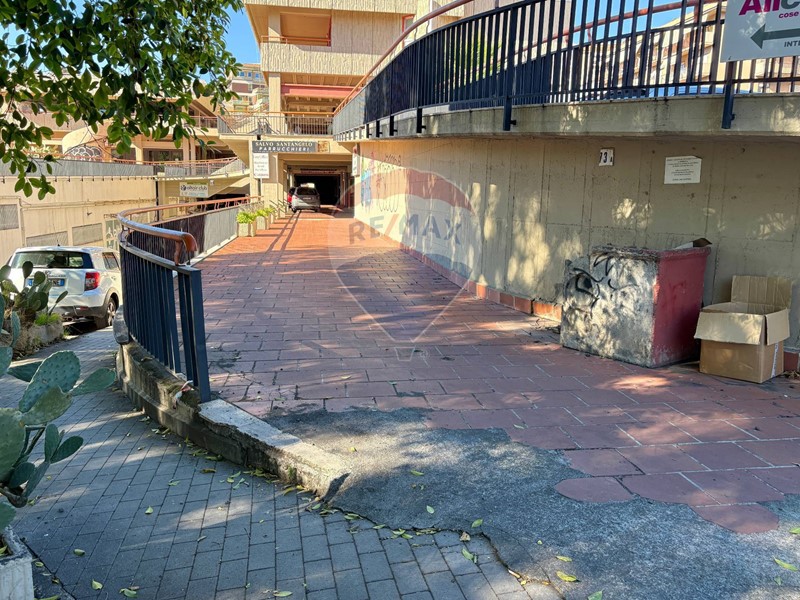 Immobile commerciale in Vendita a Catania, 80'000&euro;, 126 m²