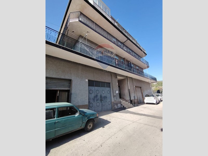 Appartamento in Vendita a Adrano, 165'000€, 163 m²