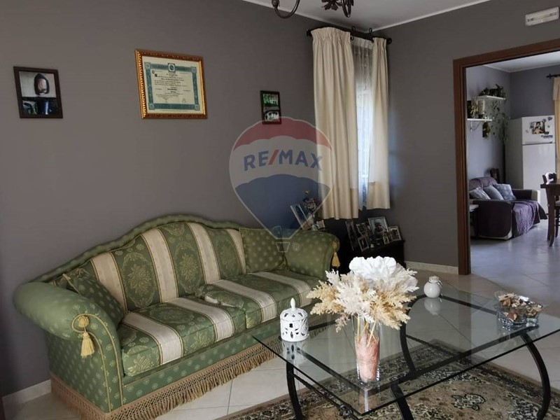 Quadrilocale in Vendita a Gaggi, 130'000&euro;, 120 m²