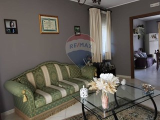 Quadrilocale in Vendita a Gaggi, 130'000&euro;, 120 m²