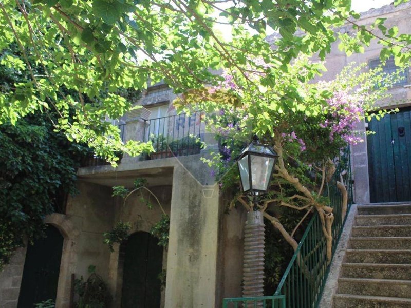 Casa Indipendente in Vendita a Chiaramonte Gulfi, 780'000&euro;, 600 m²