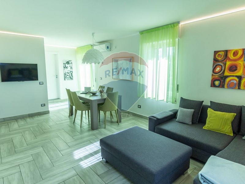 Trilocale in Vendita a Calatabiano, 130'000€, 91 m²