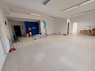 Ufficio in Vendita a Bologna, 149'000€, 109 m²