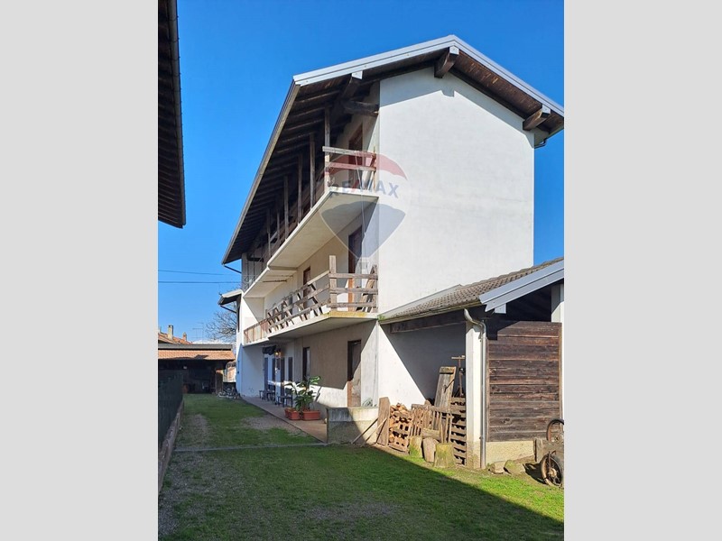 Casa Indipendente in Vendita a Suno, 133'000&euro;, 230 m², con Box