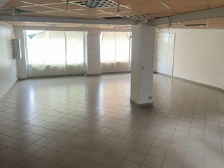 Negozio in Affitto a Chivasso, 1'500&euro;, 120 m²