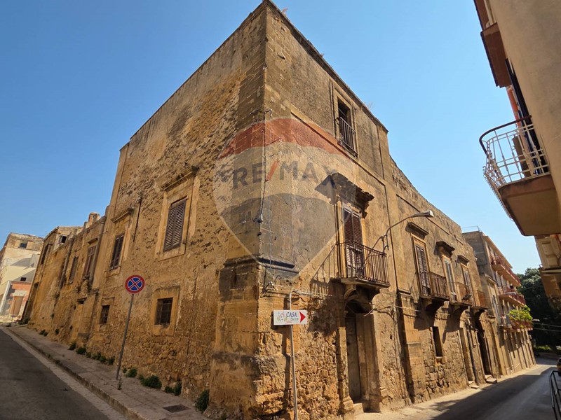 Casa Indipendente in Vendita a Castelvetrano, 90'000&euro;, 600 m²