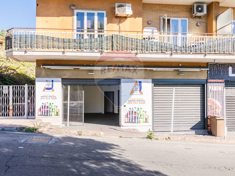 Immobile commerciale in Vendita a Sant'Agata li Battiati, 110'000&euro;, 88 m²