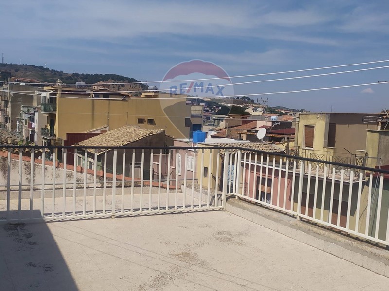 Bilocale in Vendita a Militello in Val di Catania, 28'000€, 90 m²