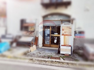 Immobile commerciale in Vendita a Barrea, 65'000&euro;, 90 m²