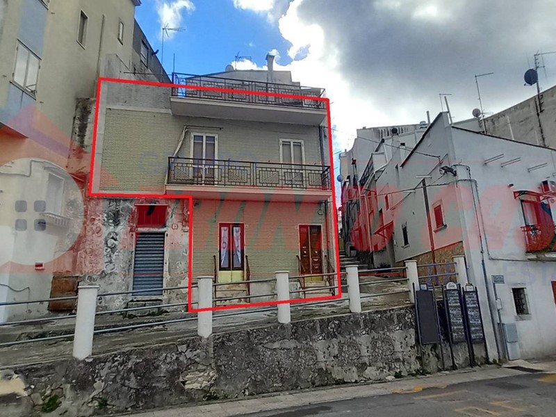 Appartamento in Vendita a Ischitella, 68'000€, 132 m²