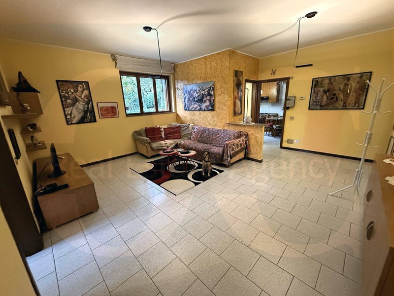 Bilocale in Affitto a Trezzano sul Naviglio, 900€, 78 m²