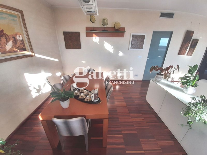 Appartamento in Vendita a Torino, 639'000€, 290 m²