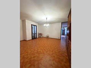 Quadrilocale in Vendita a Carbonate, 149'000€, 212 m², arredato