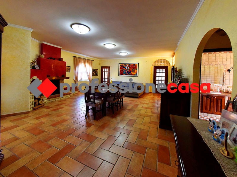 Appartamento in Vendita a Alvignano, 620'000&euro;, 620 m²