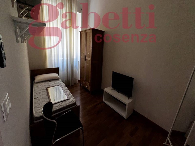 Appartamento in Affitto a Cosenza, 1'200&euro;, 180 m², arredato