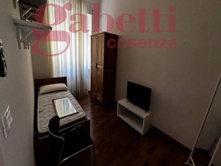 Appartamento in Affitto a Cosenza, 1'200&euro;, 180 m², arredato