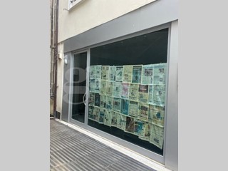 Negozio in Affitto a Avellino, 650€, 54 m²