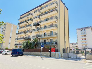 Negozio in Vendita a Palermo, 285'000€, 400 m²