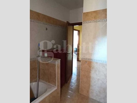 Appartamento in Vendita a Palermo, 75'000€, 130 m²