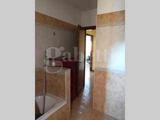 Appartamento in Vendita a Palermo, 75'000€, 130 m²