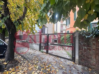 Negozio in Affitto a Cosenza, 1'700&euro;, 166 m²