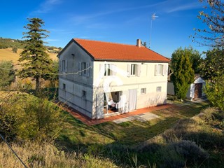 Casa Indipendente in Vendita a Senigallia, zona grottino, 400'000&euro;, 346 m², arredato