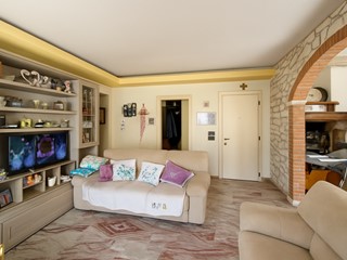 Appartamento in Vendita a Chiampo, 160'000&euro;, 120 m², con Box