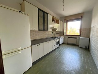Trilocale in Vendita a Casalecchio di Reno, zona Casalecchio Centro, 230'000€, 74 m², con Box
