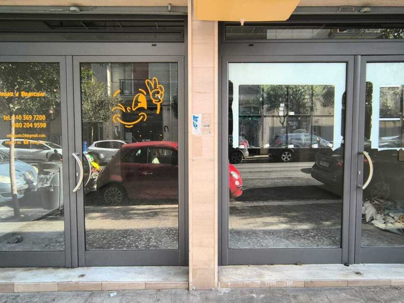 Immobile commerciale in Affitto a Monopoli, zona CENTRALE, 1'100€, 88 m²