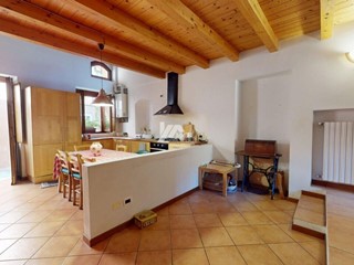 Bilocale in Vendita a Gardone Riviera, 225'000&euro;, 77 m²