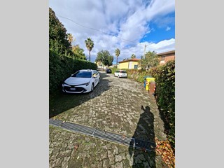 Appartamento in Vendita a Massa, zona Marina Di Massa, 380'000€, 150 m²