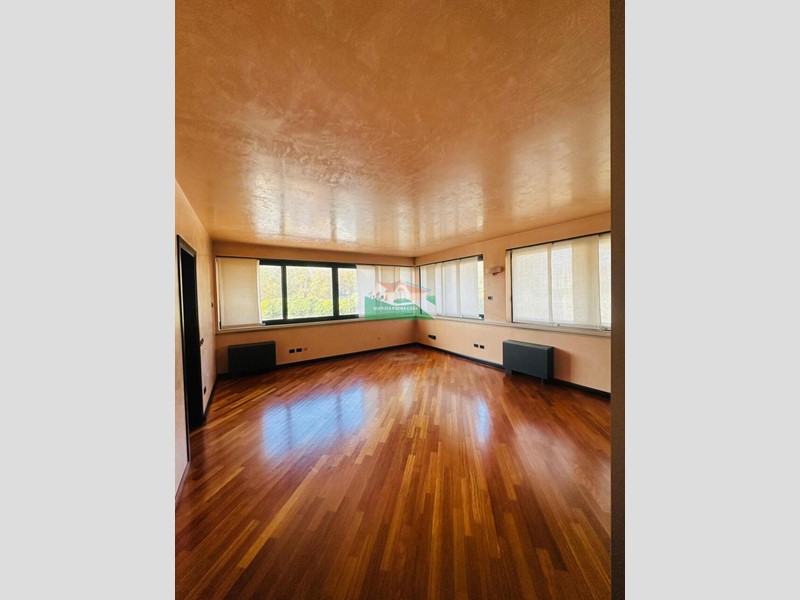 Ufficio in Affitto a Ravenna, 2'400&euro;, 250 m²