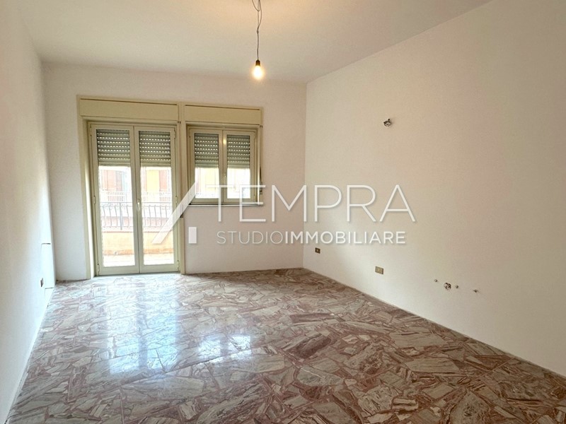 Appartamento in Vendita a Adrano, 79'000€, 107 m²