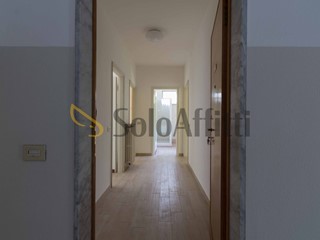 Bilocale in Affitto a Lecco, zona Chiuso, 560€, 59 m², con Box