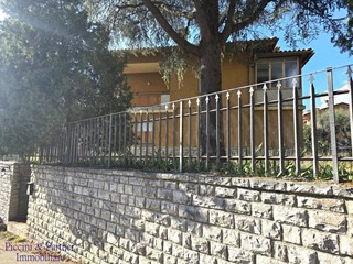 Casa Indipendente in Vendita a Passignano sul Trasimeno, 350'000€, 322 m²