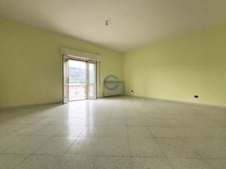 Quadrilocale in Vendita a Squillace, zona Lido, 90'000€, 130 m²