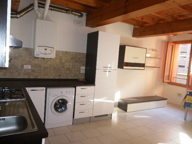 Monolocale in Affitto a Reggio Emilia, zona Centro storico, 450&euro;, 35 m², arredato