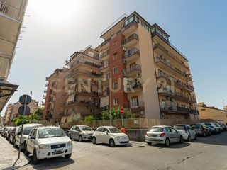Appartamento in Vendita a Catania, 110'000€, 98 m²