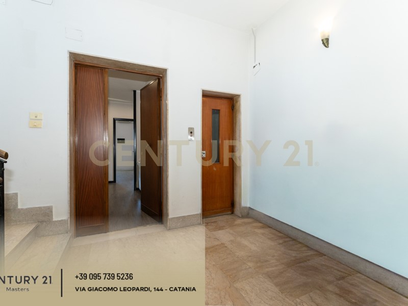 Appartamento in Affitto a Catania, 1'200€, 270 m²