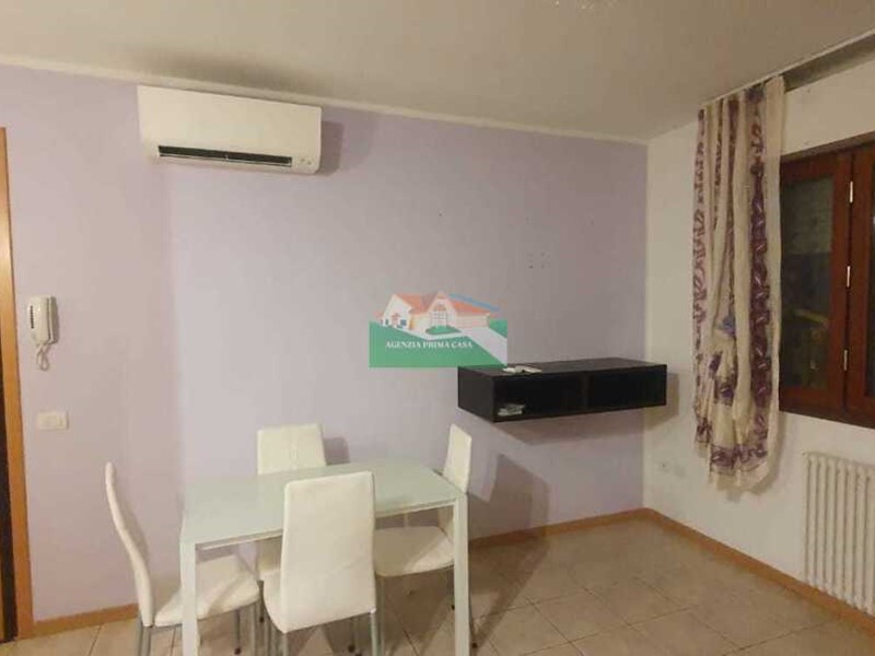 Trilocale in Vendita a Ravenna, 110'000€, 70 m², arredato