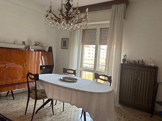 Trilocale in Vendita a Cinisello Balsamo, 175'000&euro;, 77 m², con Box