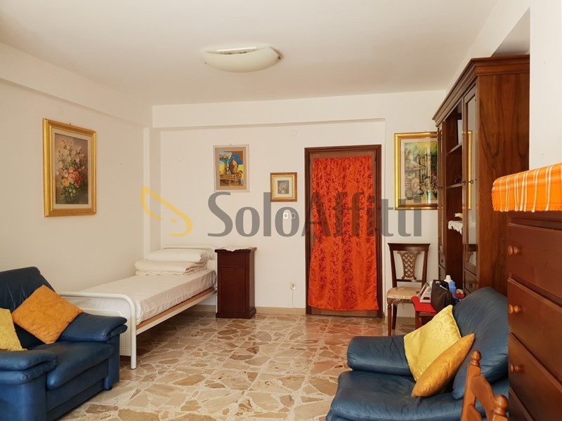 Stanza in Affitto a Catanzaro, zona Lido Lungomare, 250&euro;, 130 m², arredato