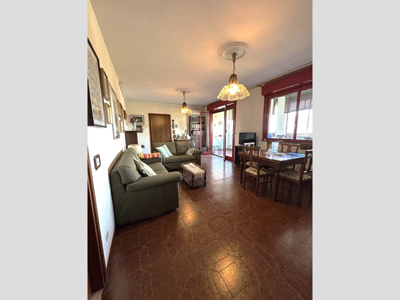 Quadrilocale in Vendita a Modena, zona Villaggio Giardino, 230'000€, 135 m², con Box