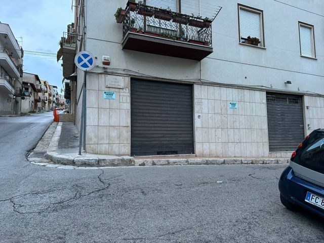 Immobile commerciale in Vendita a Alcamo, zona VIA GIUSEPPE CESARE ABBA, 46'000€, 78 m²
